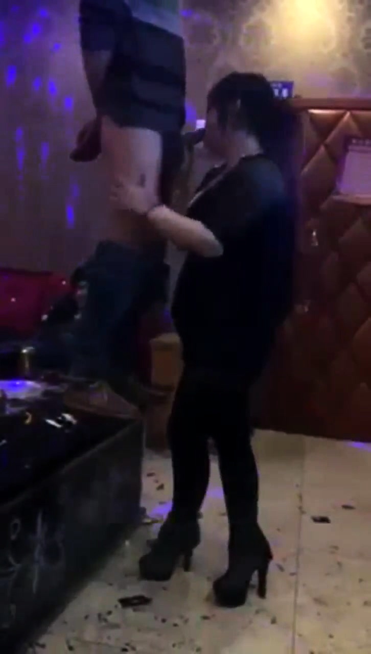 Amateur Asian Slut Reveals Her Blowjob Talents In The Club Video at Porn Lib